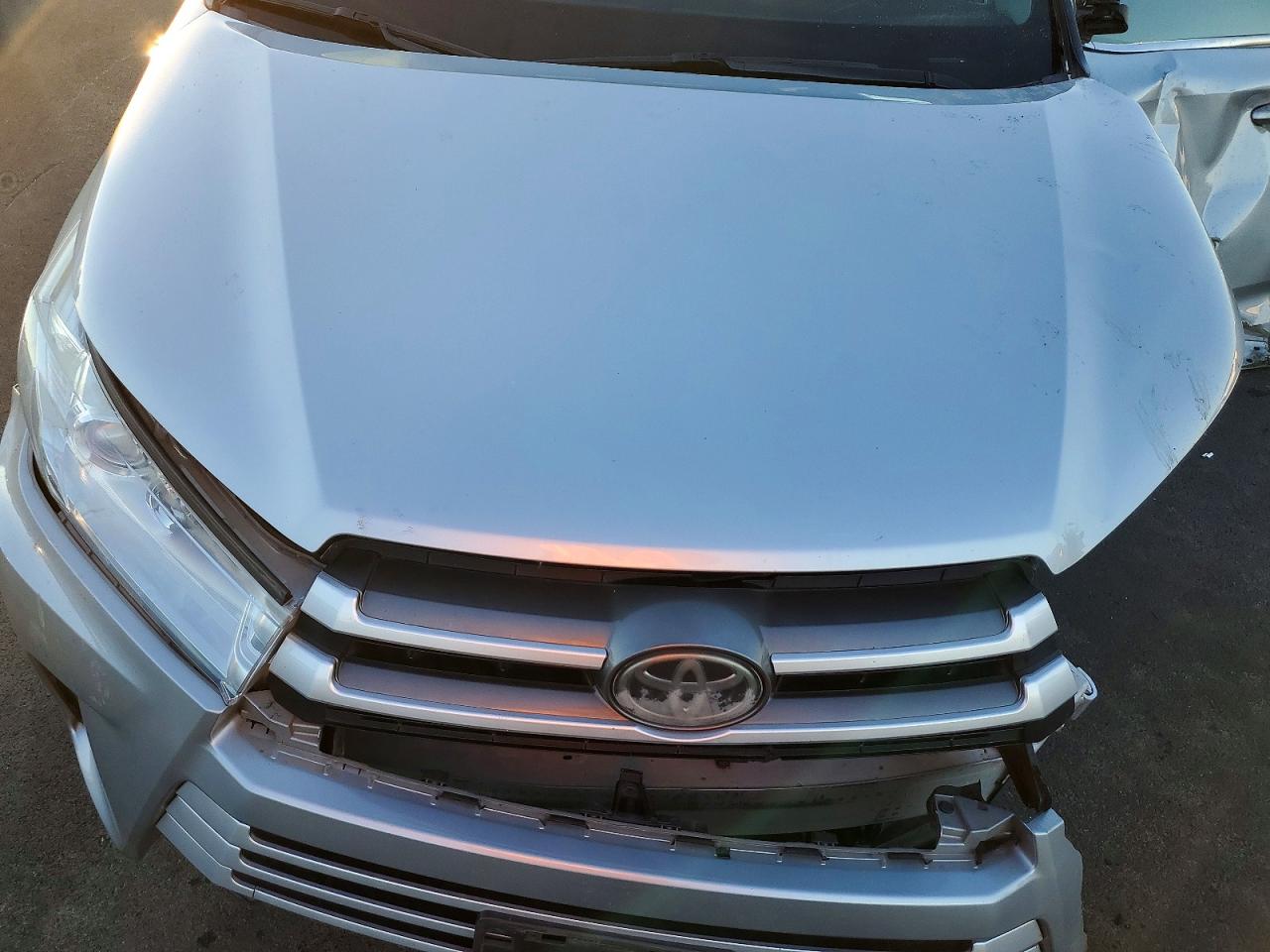 2018 TOYOTA HIGHLANDER LE photo 21