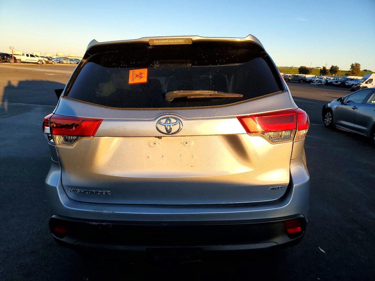 2018 TOYOTA HIGHLANDER LE photo 11