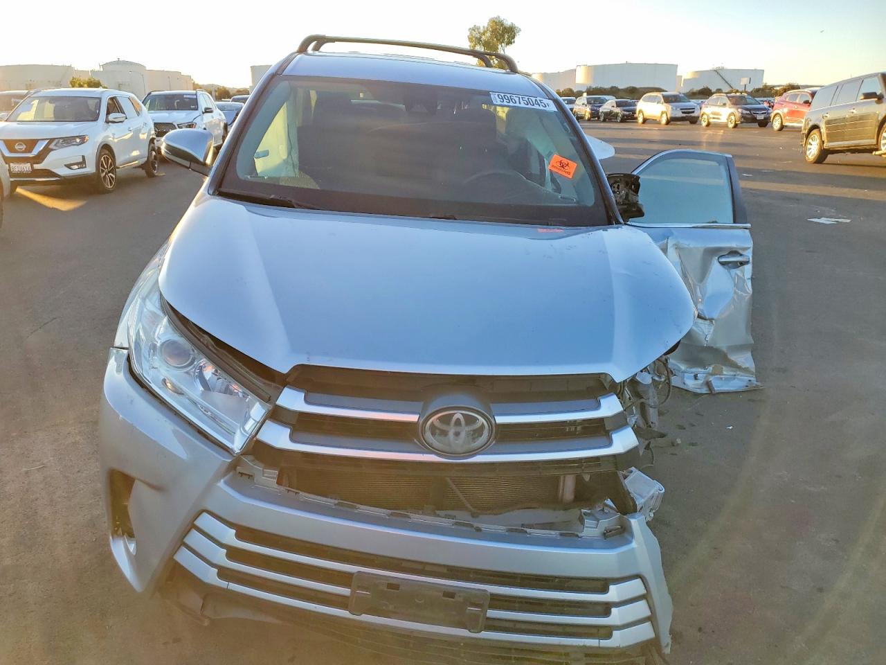 2018 TOYOTA HIGHLANDER LE photo 9