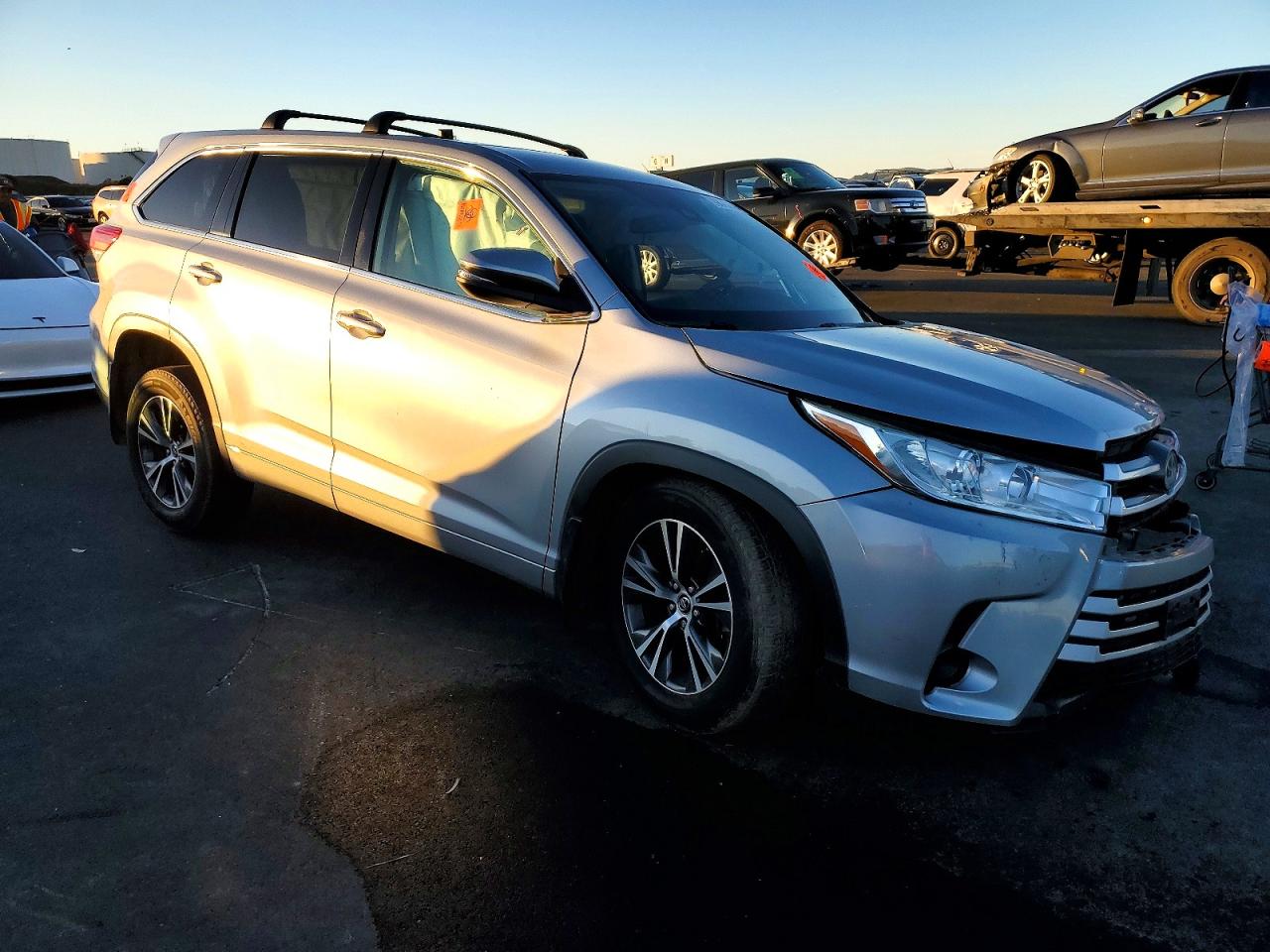 2018 TOYOTA HIGHLANDER LE photo 7