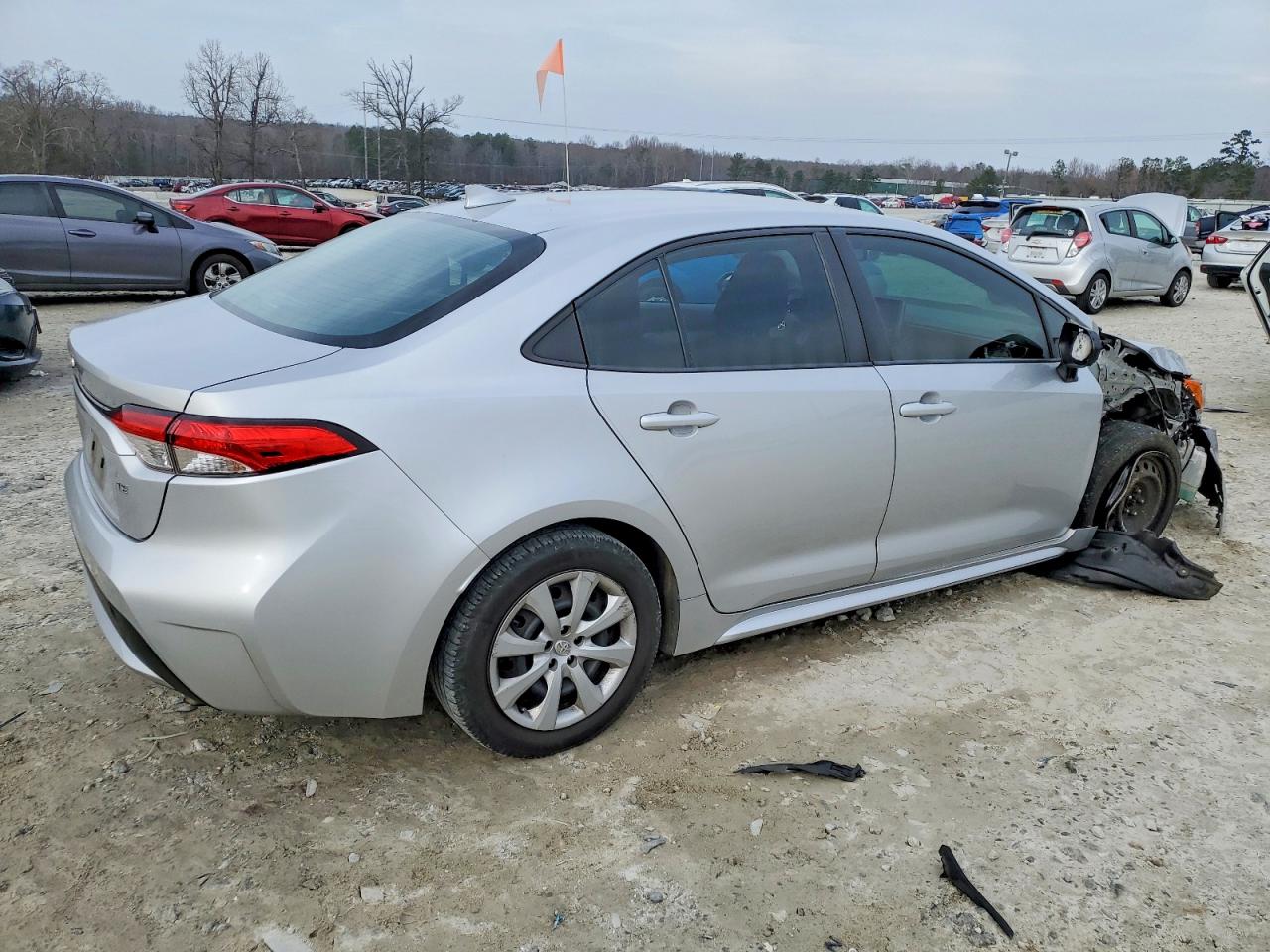2021 TOYOTA COROLLA LE photo 3