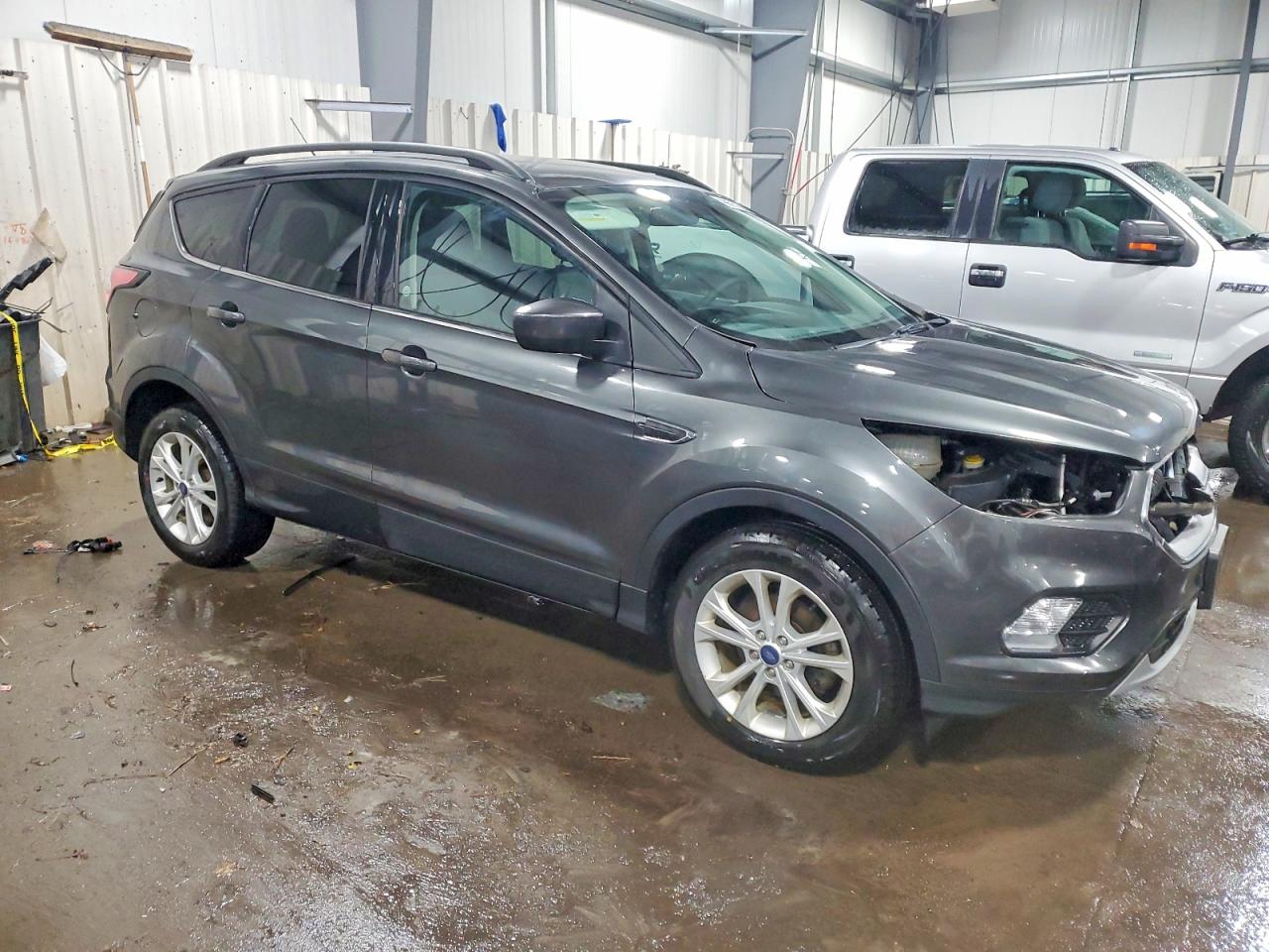 2017 FORD ESCAPE SE photo 4