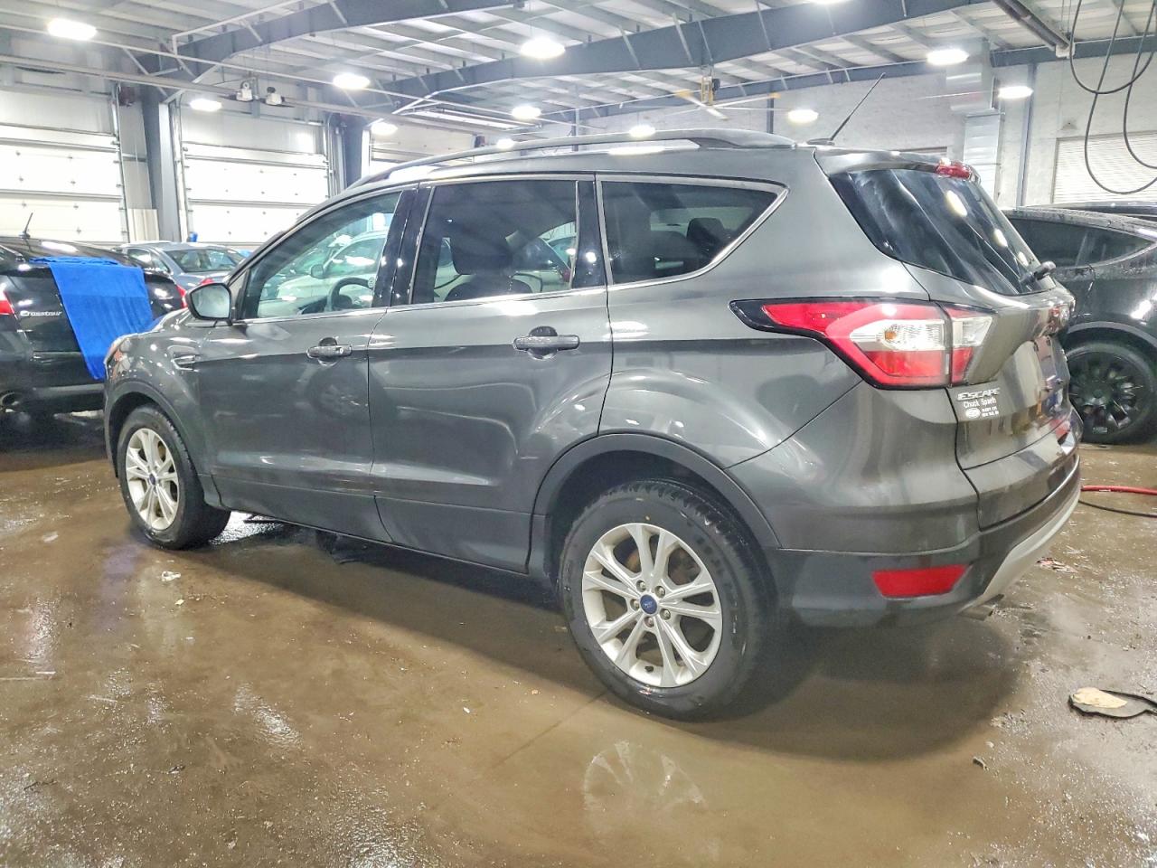 2017 FORD ESCAPE SE photo 2
