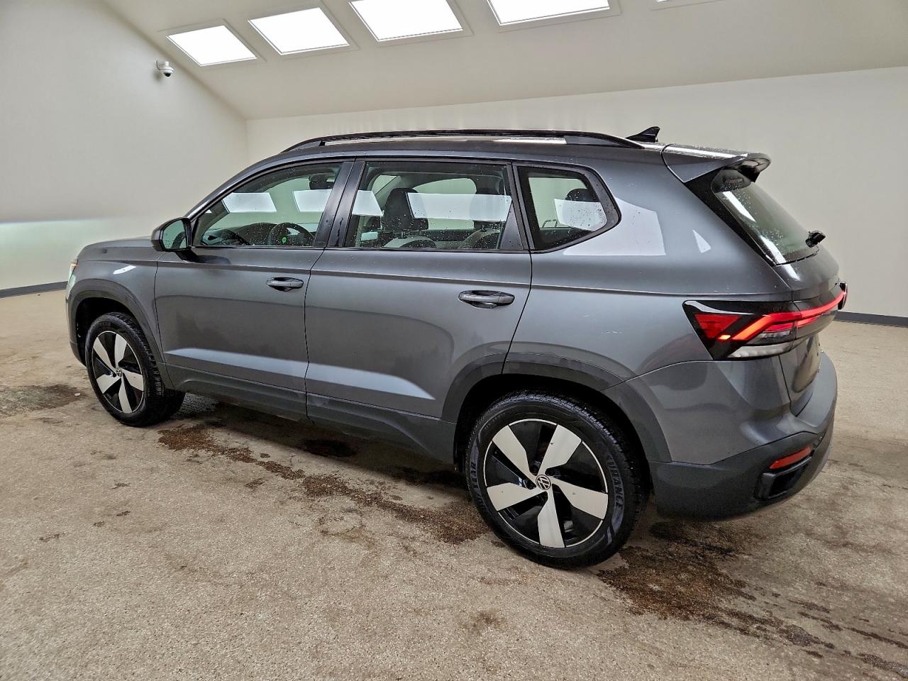 2025 VOLKSWAGEN TAOS S photo 2