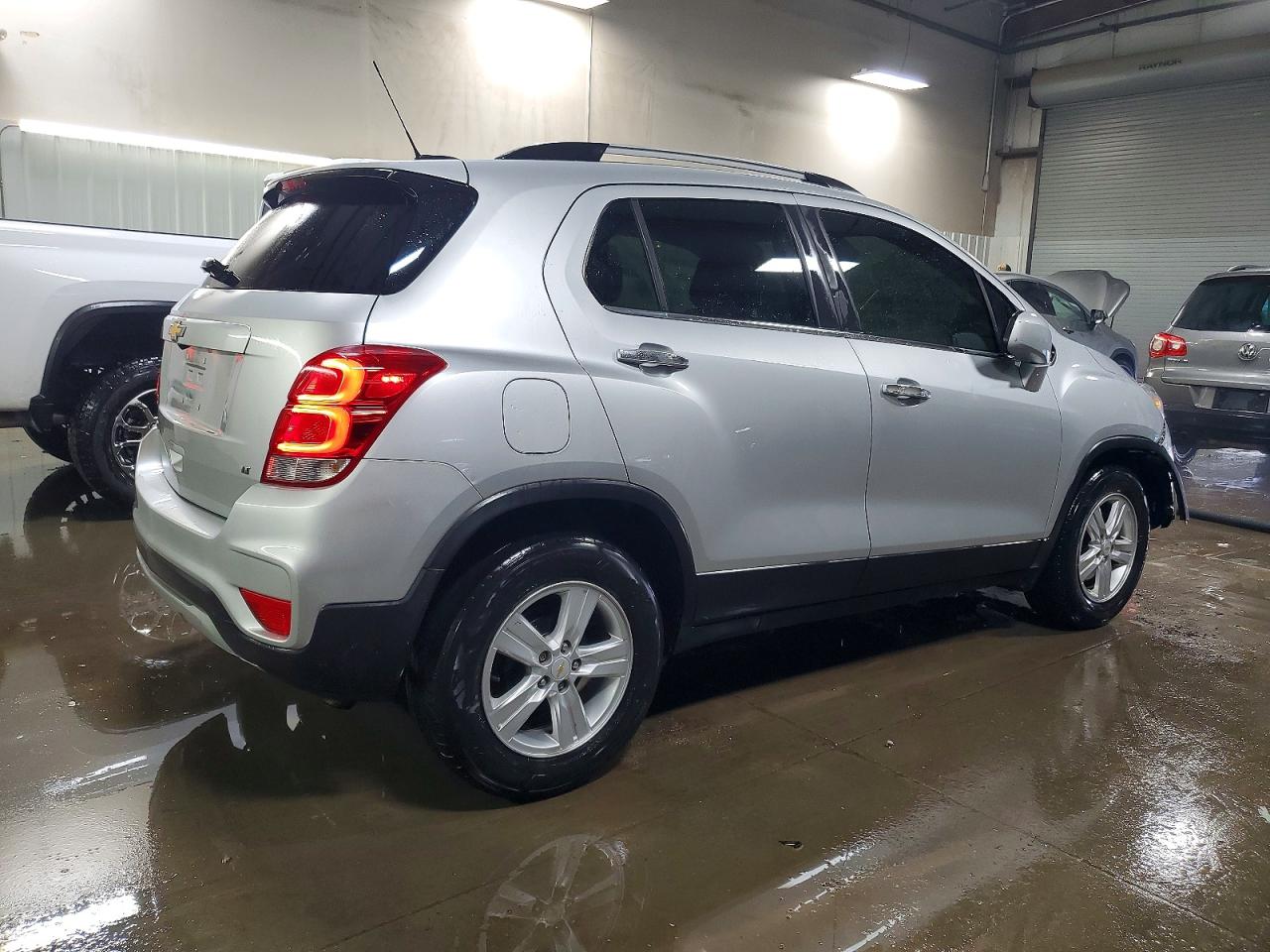2017 CHEVROLET TRAX 1LT photo 3