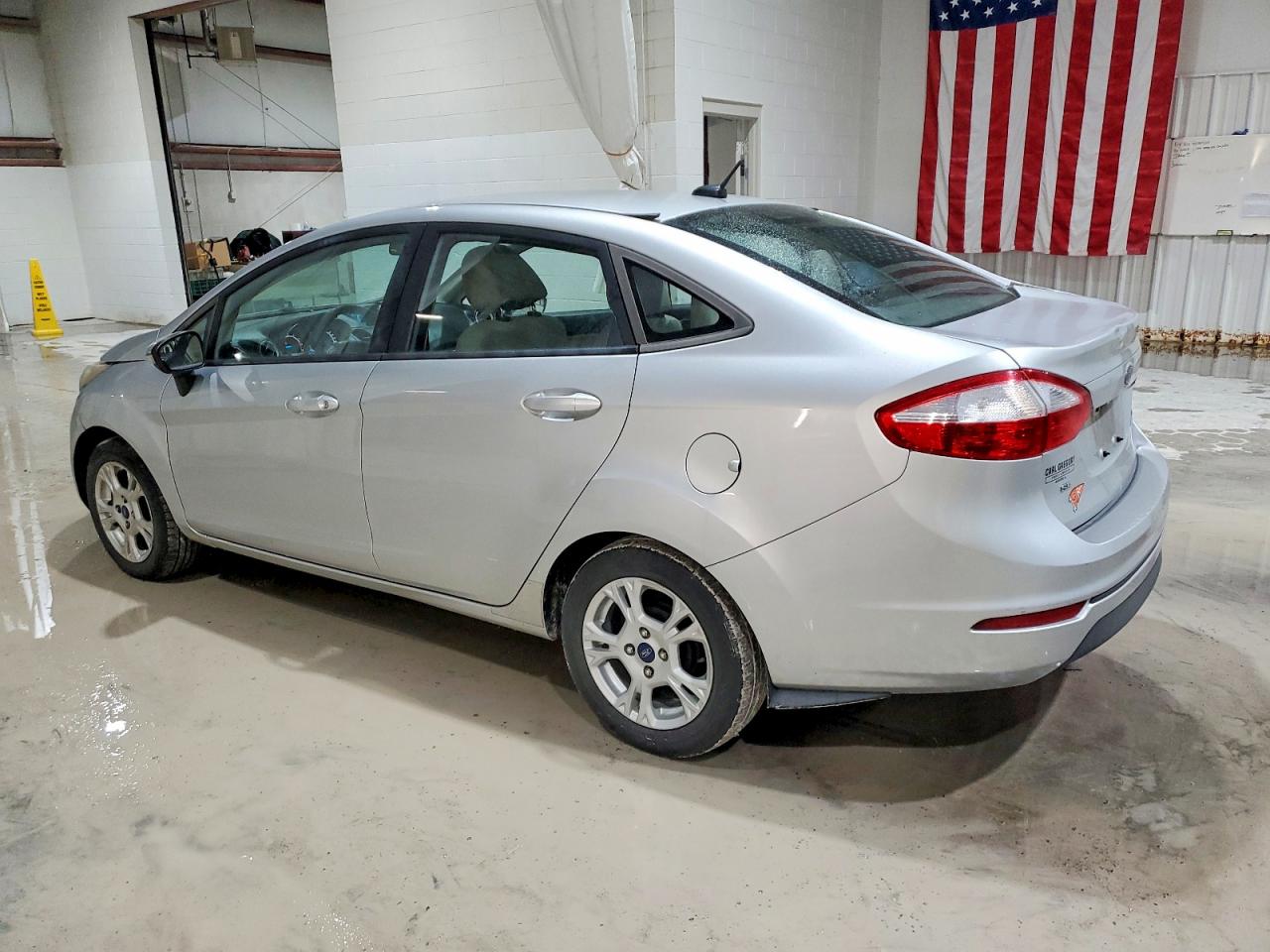 2015 FORD FIESTA SE photo 2
