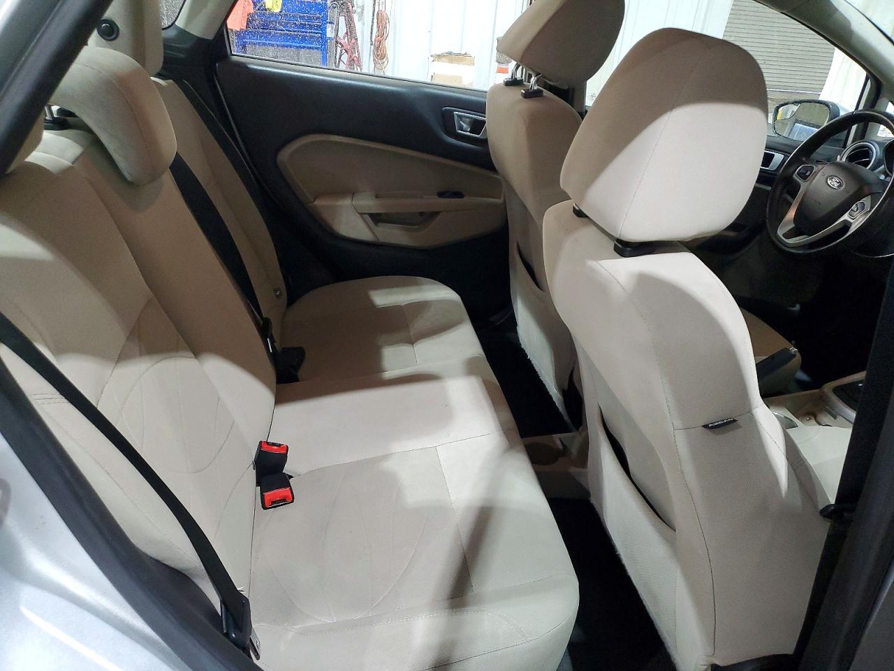 2015 FORD FIESTA SE photo 10
