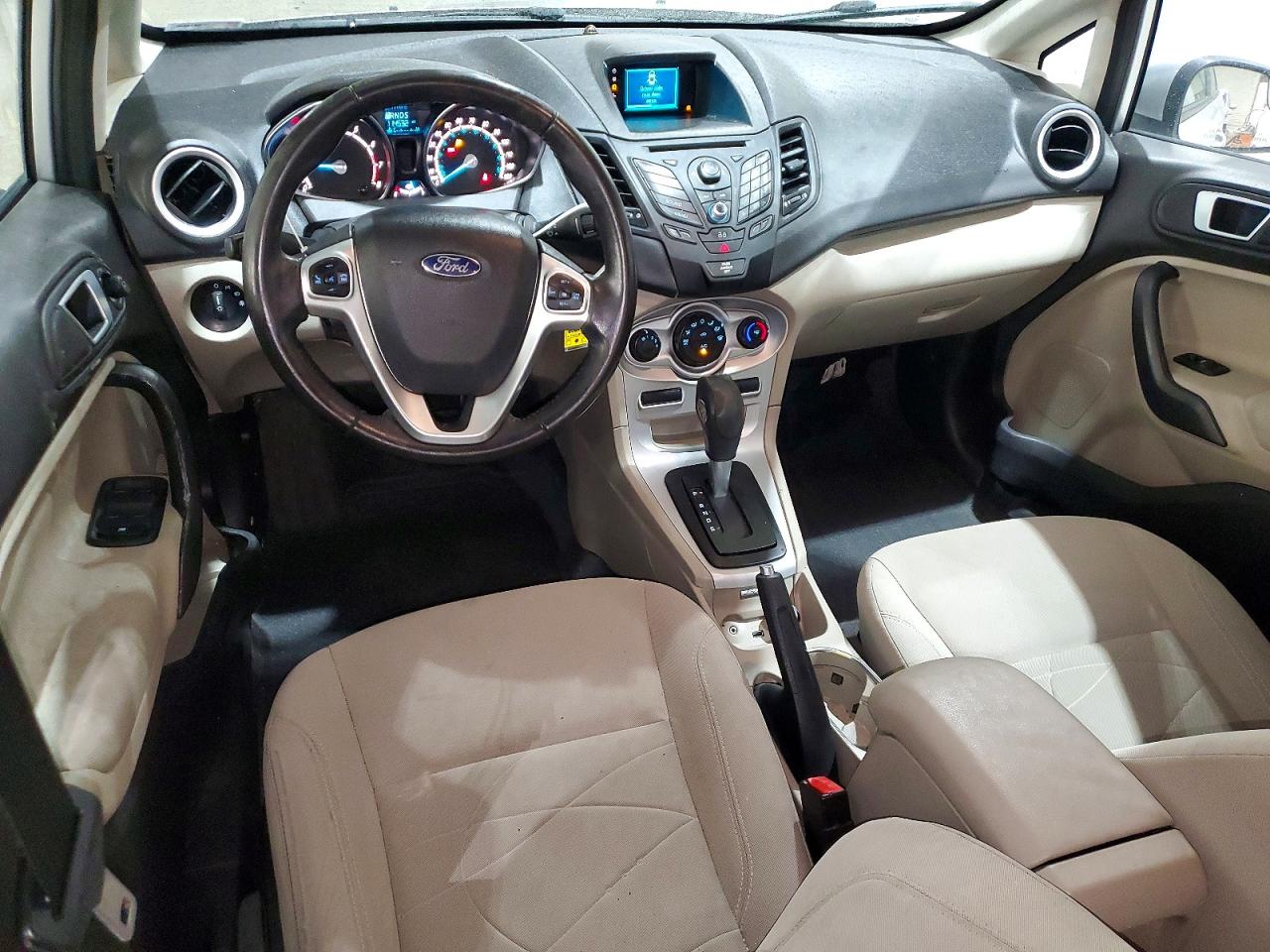 2015 FORD FIESTA SE photo 8