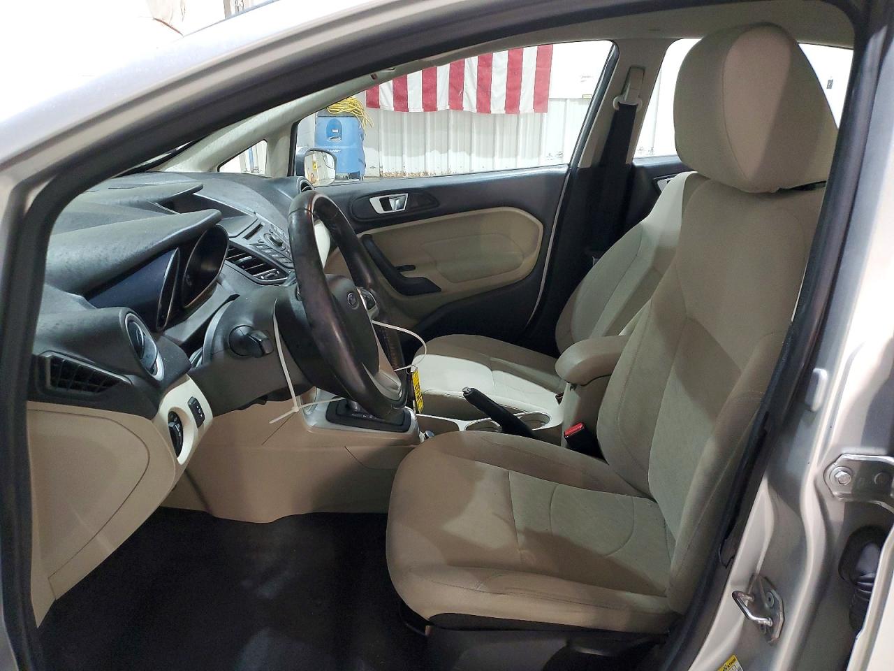 2015 FORD FIESTA SE photo 7