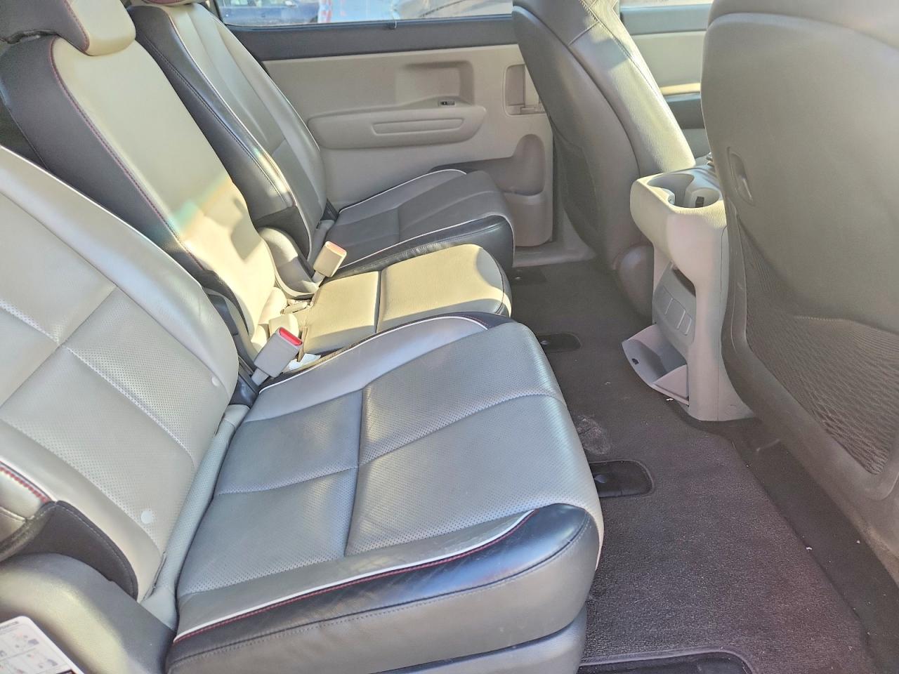 2017 KIA SEDONA LX photo 11