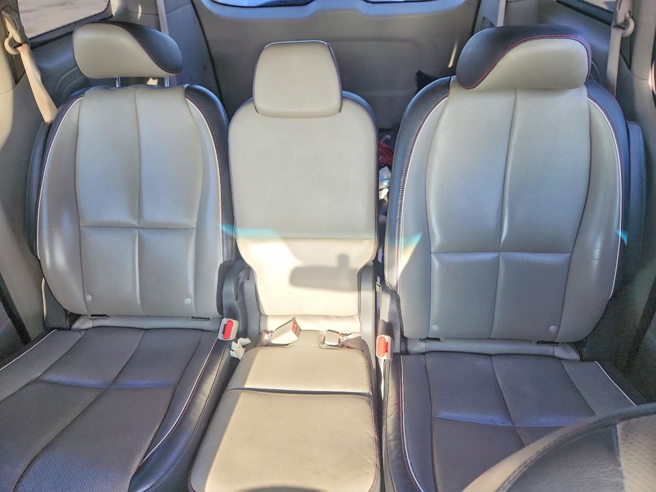 2017 KIA SEDONA LX photo 10