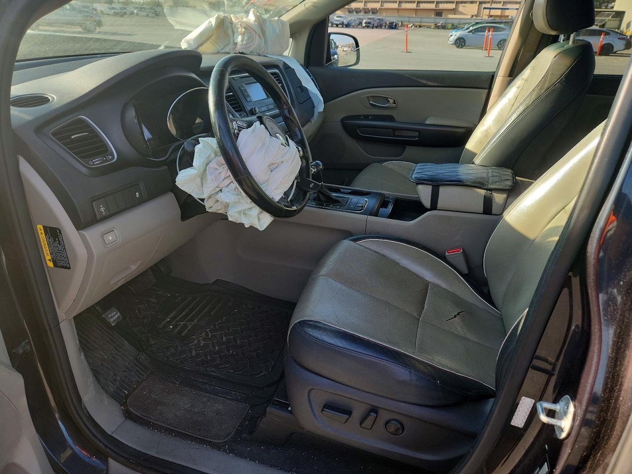 2017 KIA SEDONA LX photo 7