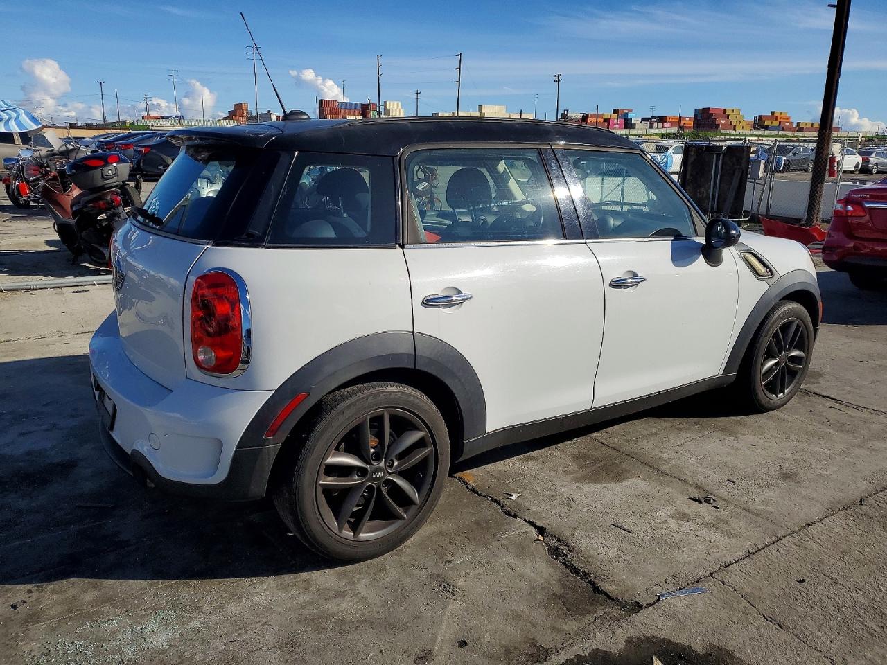 2011 MINI COOPER S COUNTRYMAN photo 3