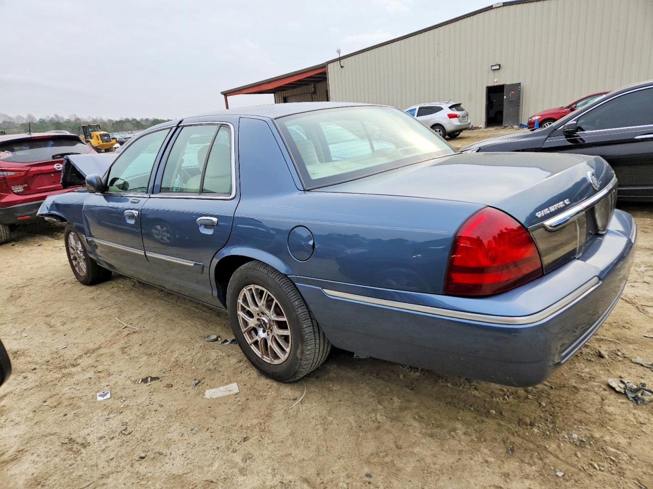 2008 MERCURY GRAND MARQUIS GS photo 2