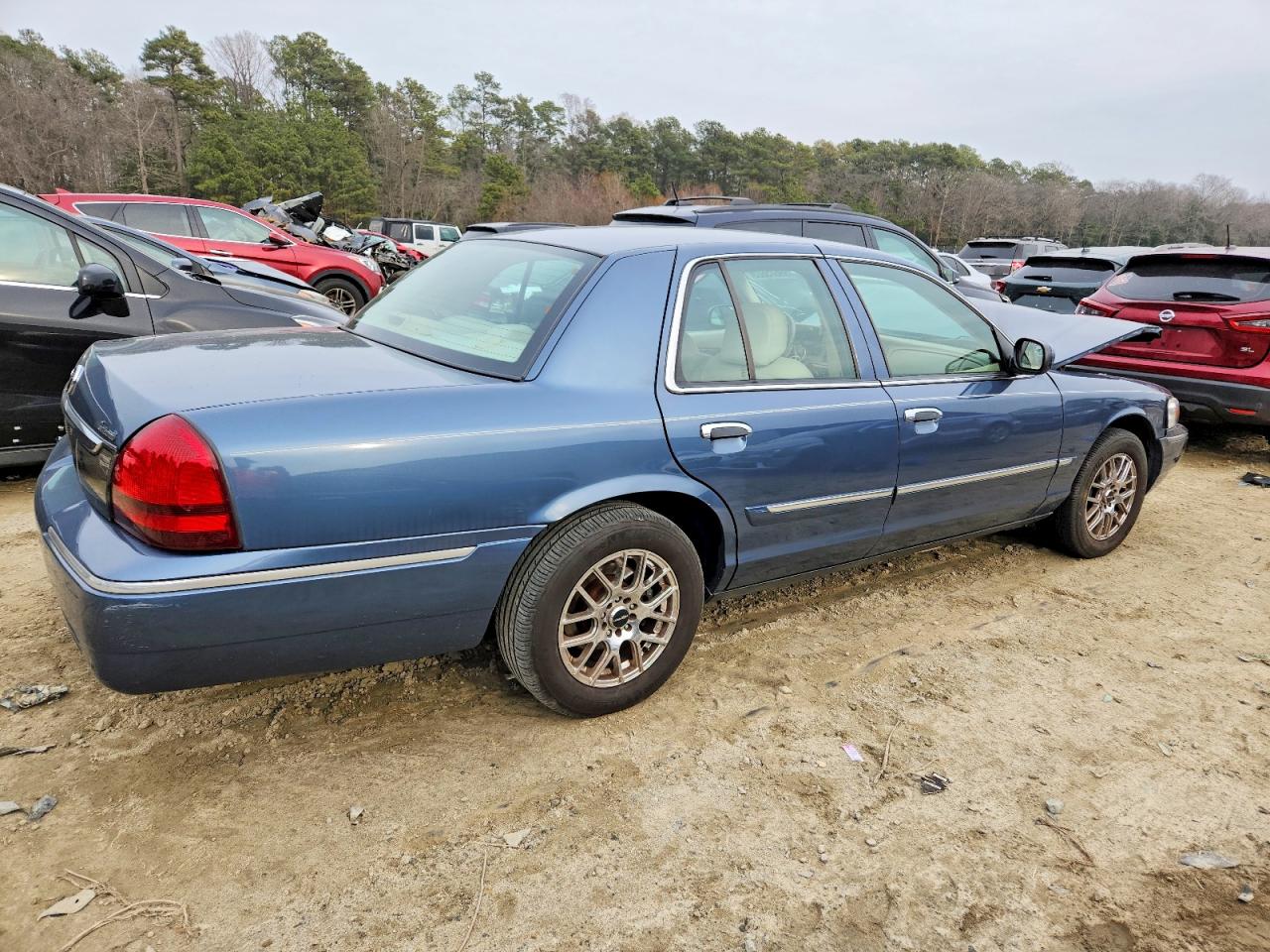 2008 MERCURY GRAND MARQUIS GS photo 3