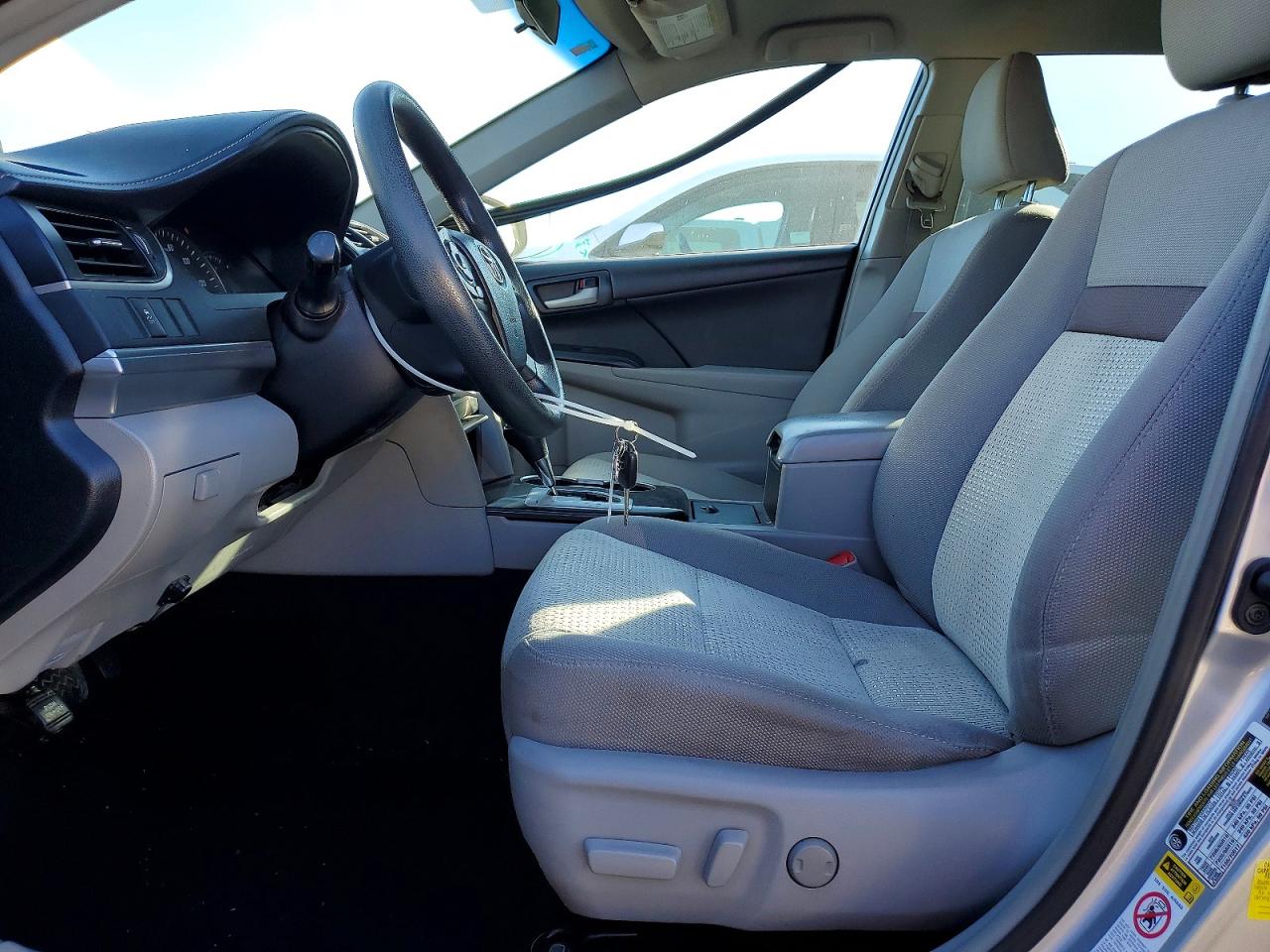 2014 TOYOTA CAMRY L photo 7