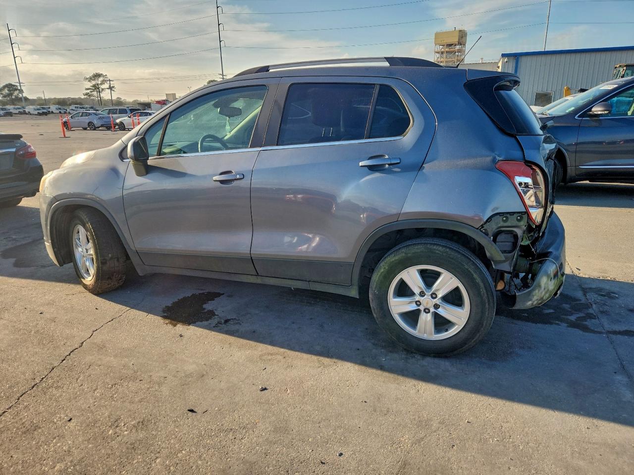 2015 CHEVROLET TRAX 1LT photo 2