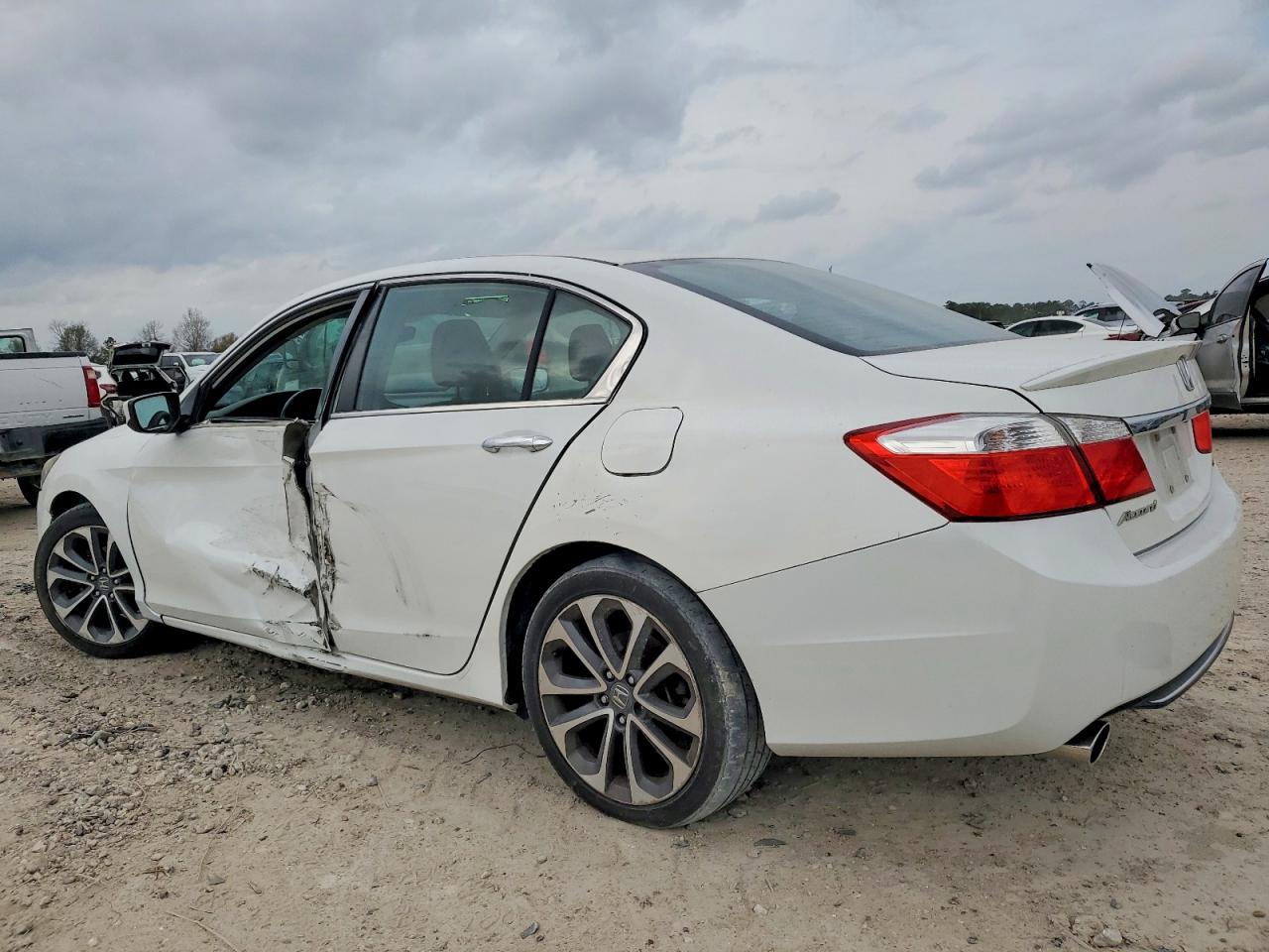 2015 HONDA ACCORD SPORT photo 2