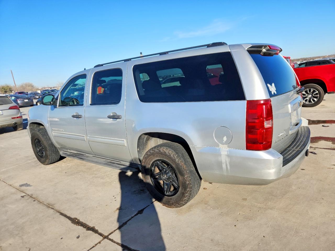 2010 CHEVROLET SUBURBAN C1500 LS photo 2