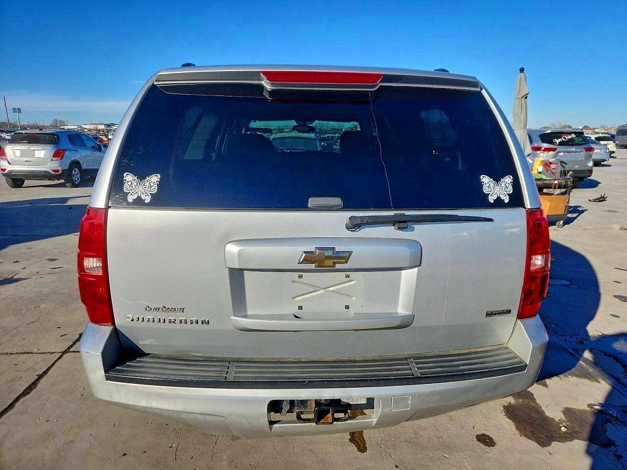 2010 CHEVROLET SUBURBAN C1500 LS photo 6