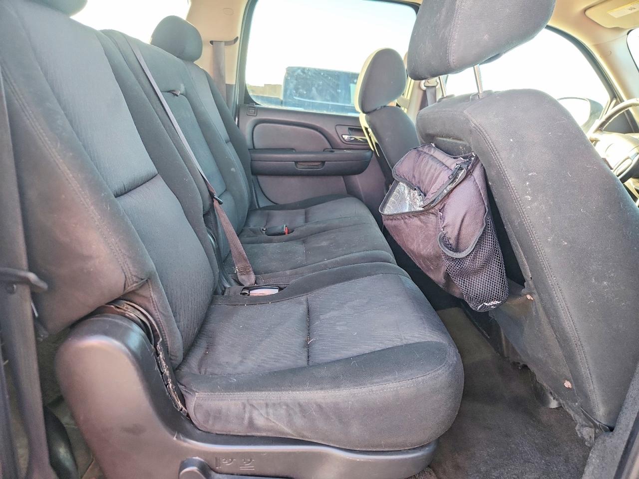 2010 CHEVROLET SUBURBAN C1500 LS photo 11