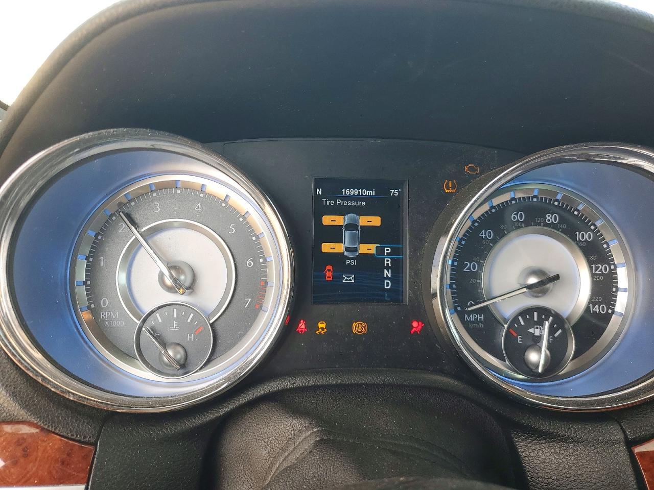 2014 CHRYSLER 300 photo 17