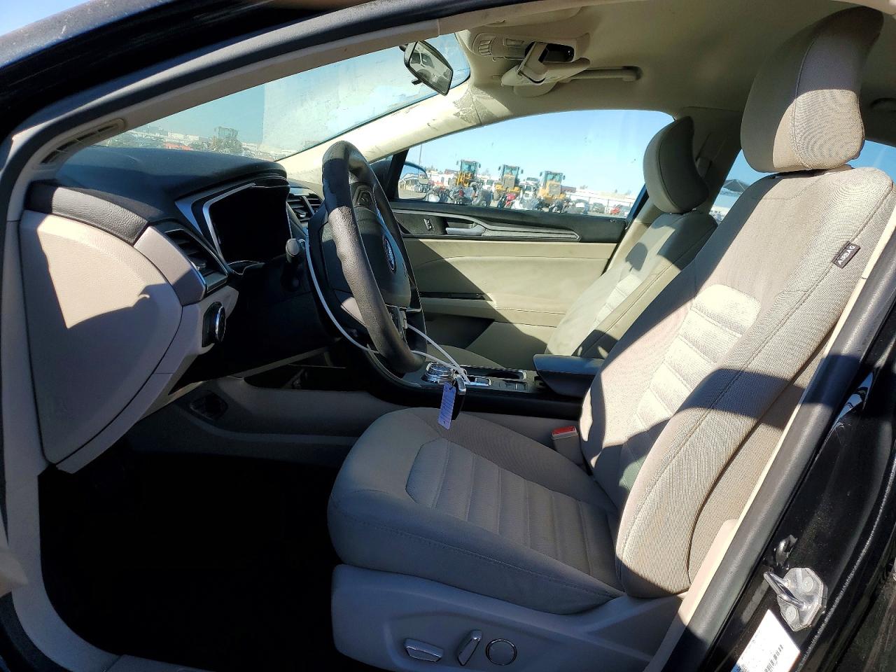 2017 FORD FUSION SE photo 7