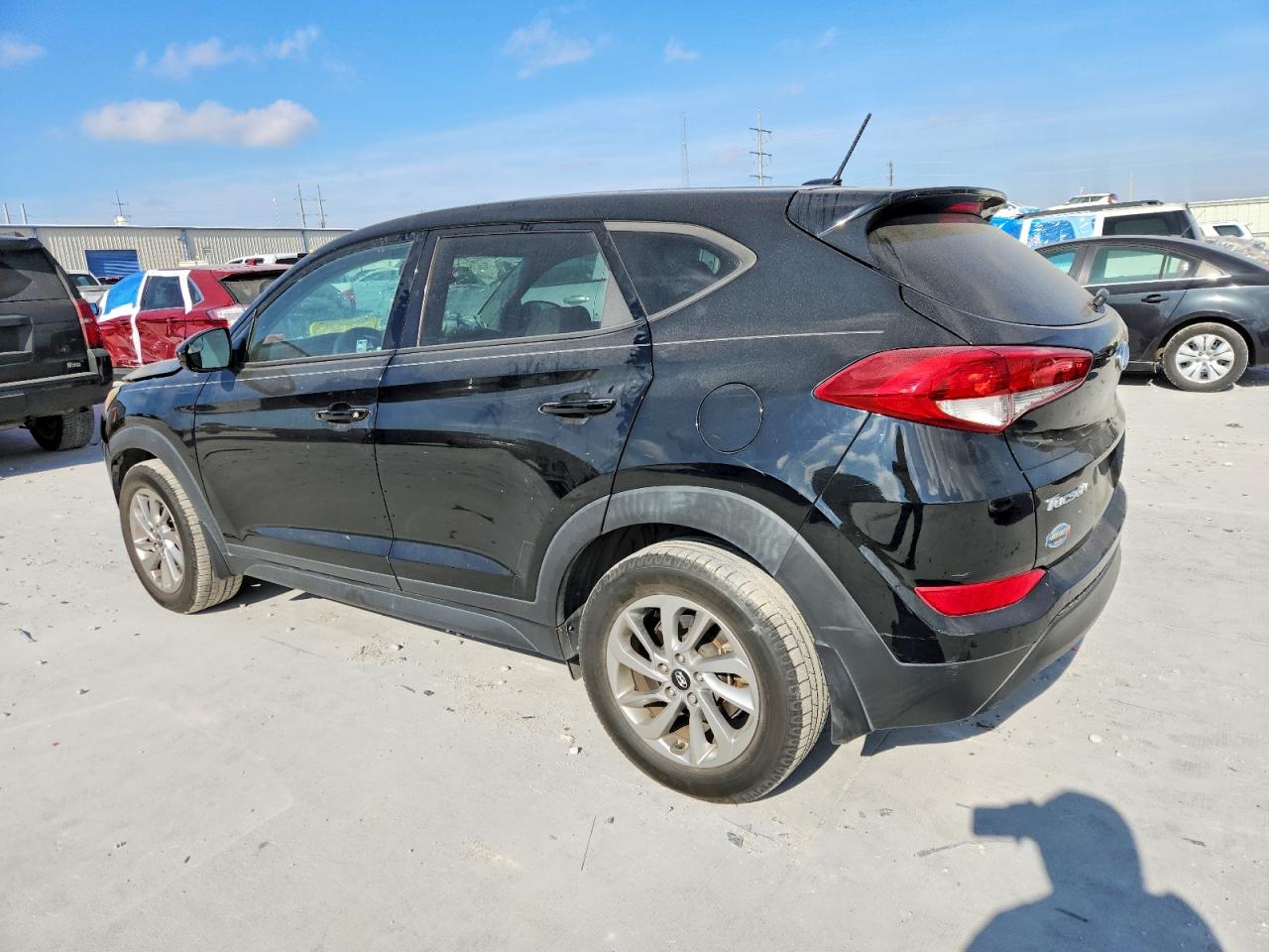 2016 HYUNDAI TUCSON SE photo 2