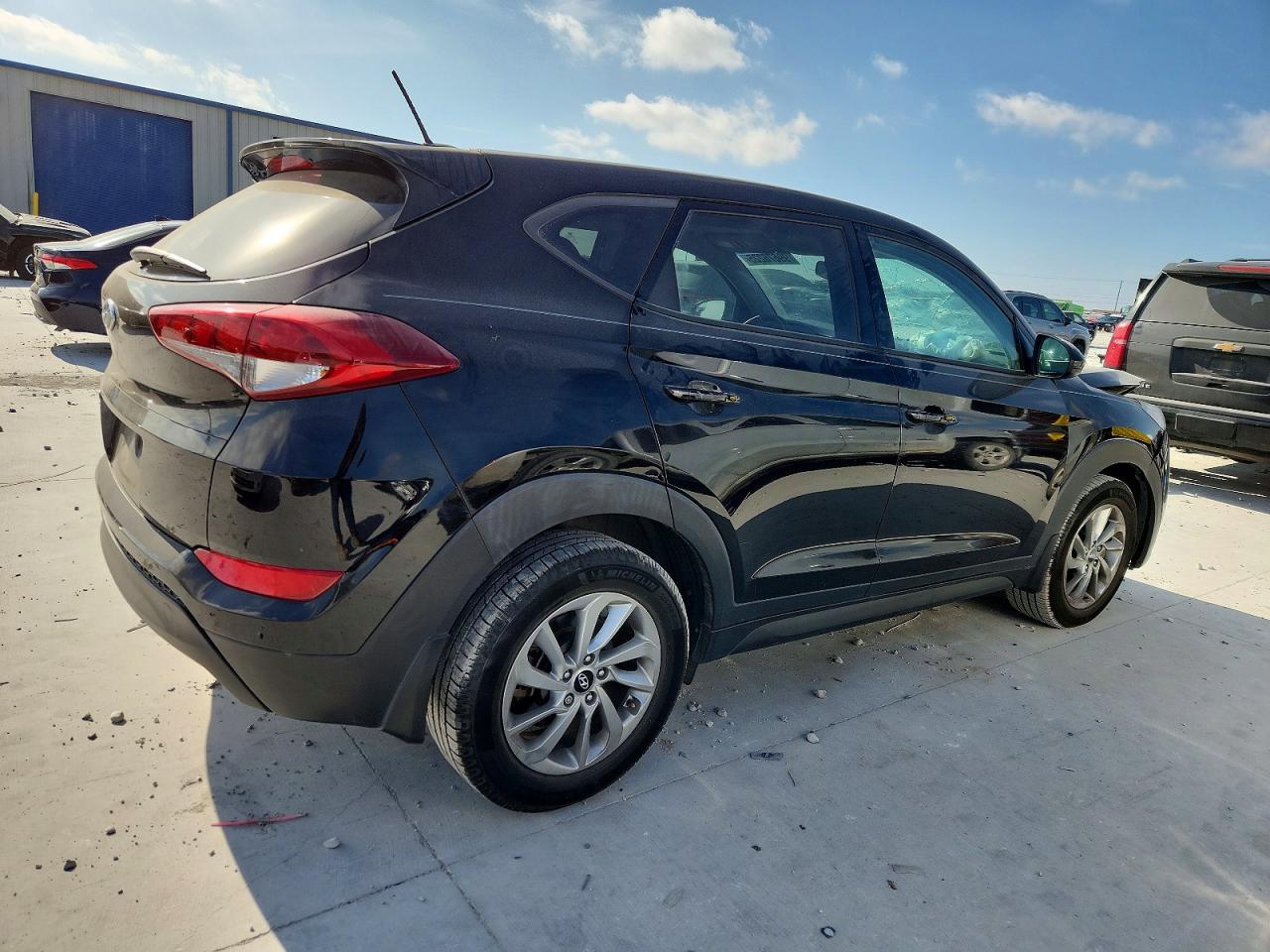 2016 HYUNDAI TUCSON SE photo 3