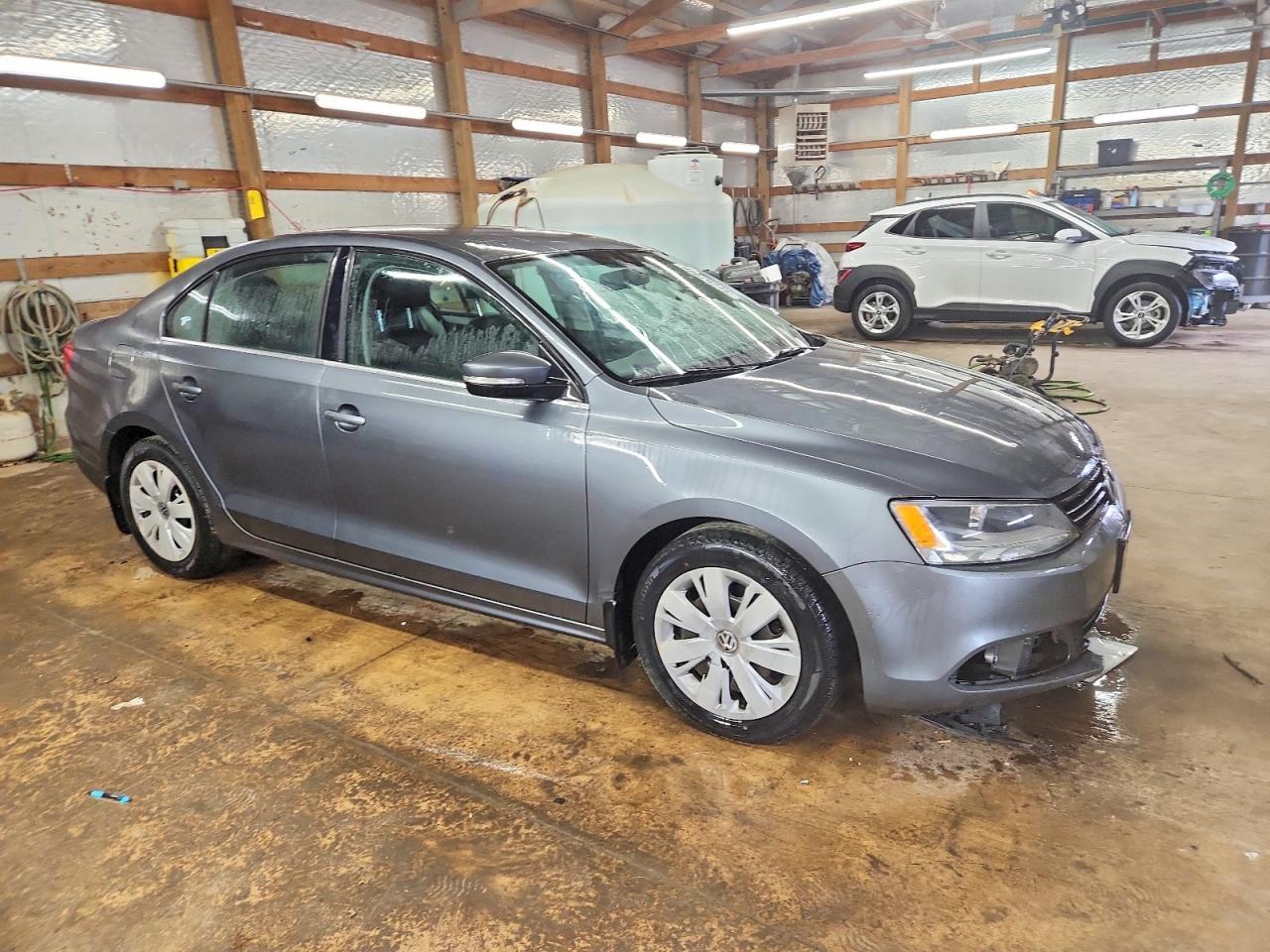 2013 VOLKSWAGEN JETTA SE photo 4