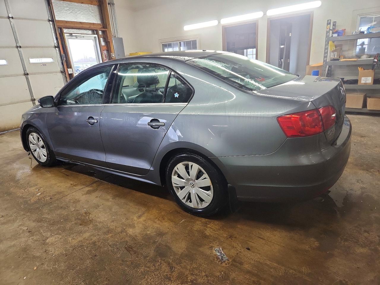 2013 VOLKSWAGEN JETTA SE photo 2