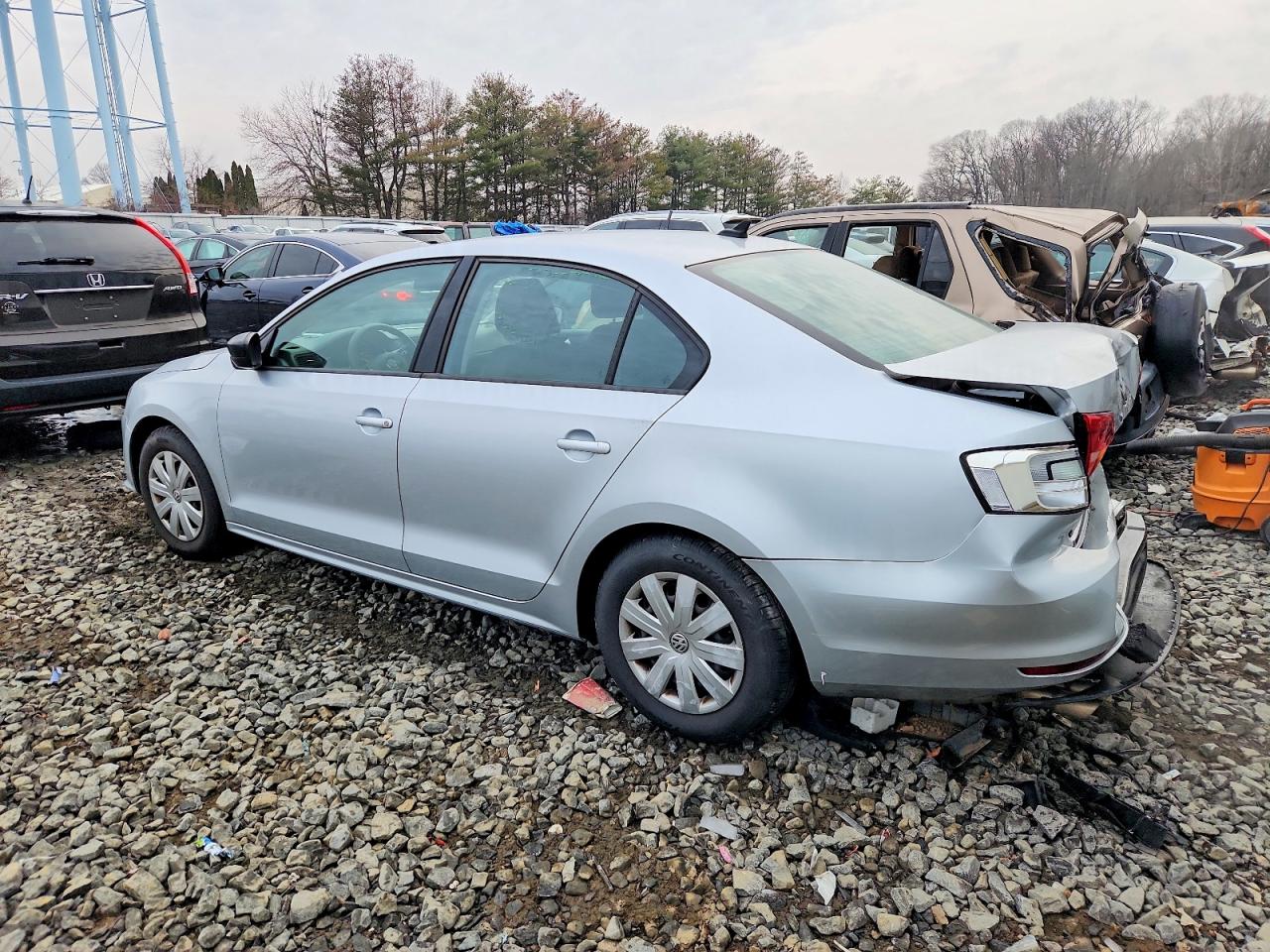 2015 VOLKSWAGEN JETTA BASE photo 2