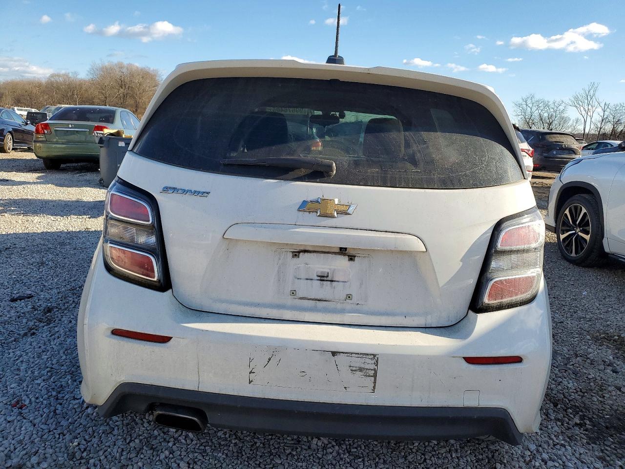 2017 CHEVROLET SONIC photo 6