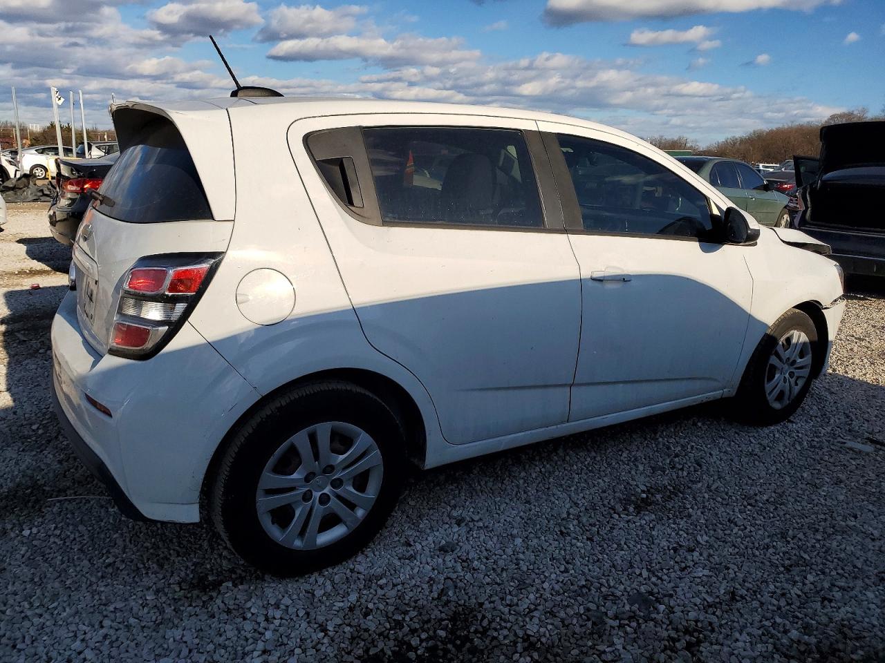 2017 CHEVROLET SONIC photo 3