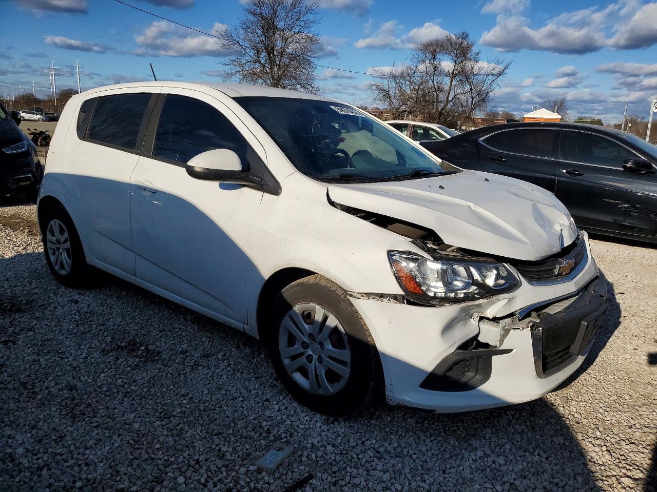 2017 CHEVROLET SONIC photo 4