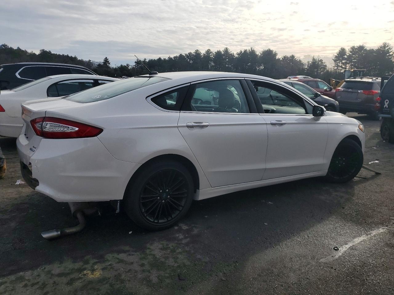 2014 FORD FUSION SE photo 3