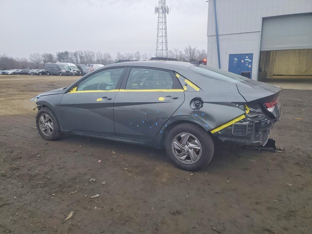 2025 HYUNDAI ELANTRA SE photo 2