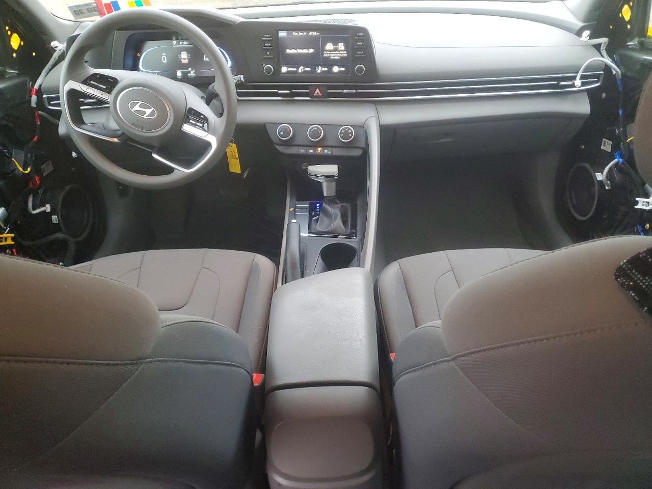 2025 HYUNDAI ELANTRA SE photo 8