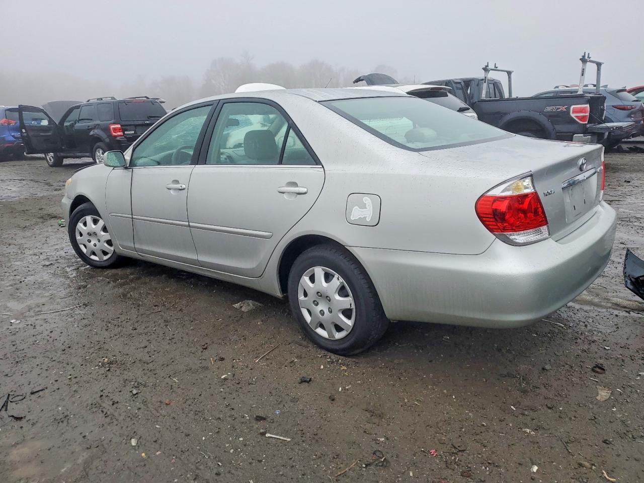 2005 TOYOTA CAMRY LE photo 2