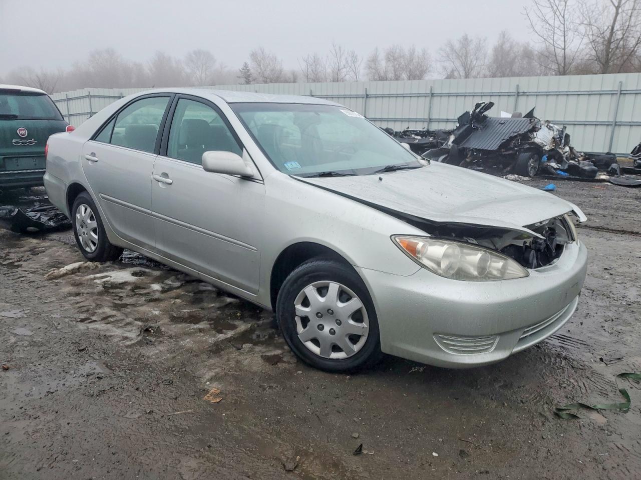 2005 TOYOTA CAMRY LE photo 4