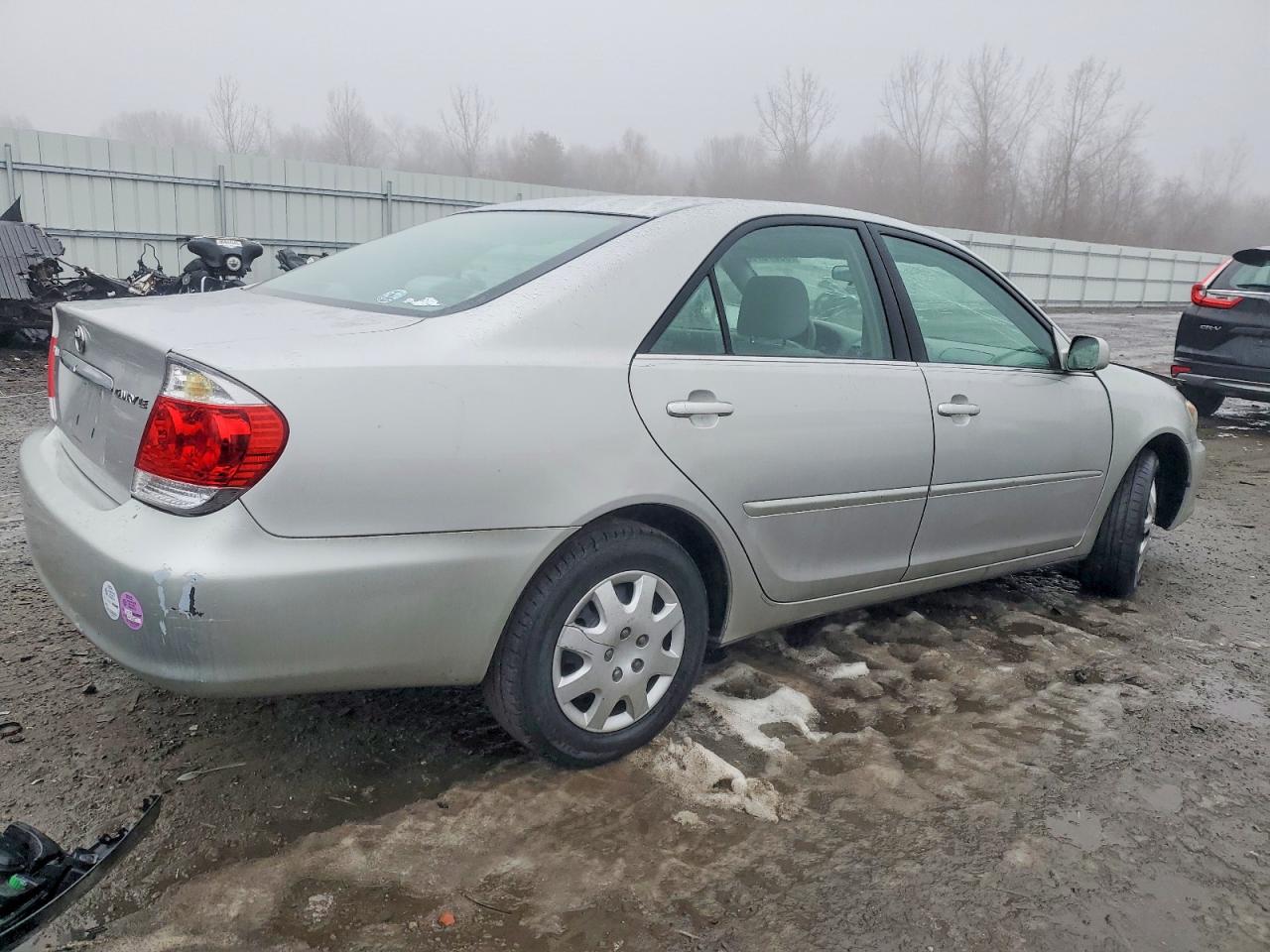 2005 TOYOTA CAMRY LE photo 3
