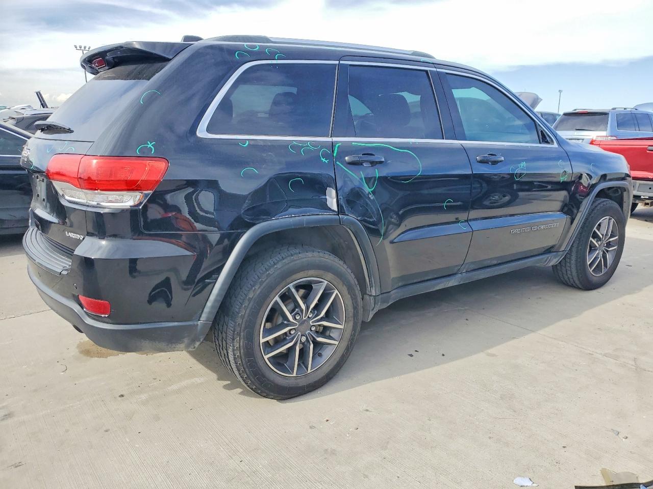 2019 JEEP GRAND CHEROKEE LAREDO photo 3