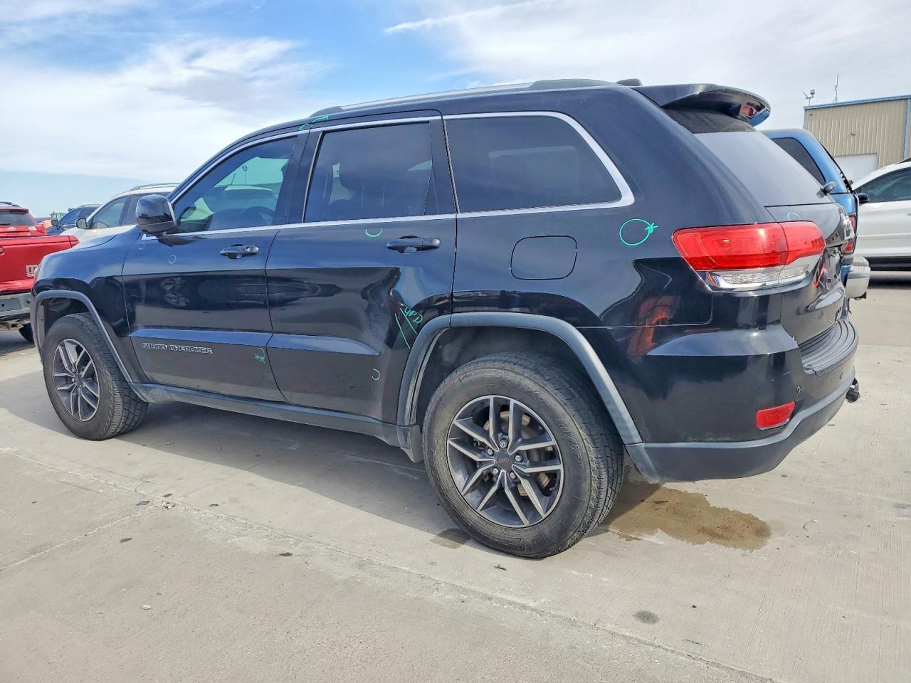 2019 JEEP GRAND CHEROKEE LAREDO photo 2