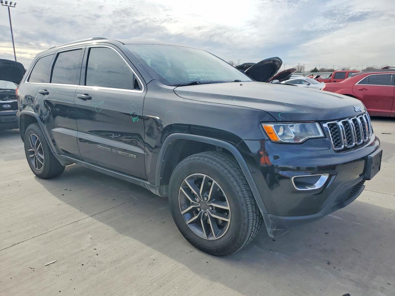 2019 JEEP GRAND CHEROKEE LAREDO photo 4