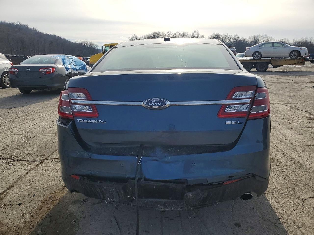 2019 FORD TAURUS SEL photo 11
