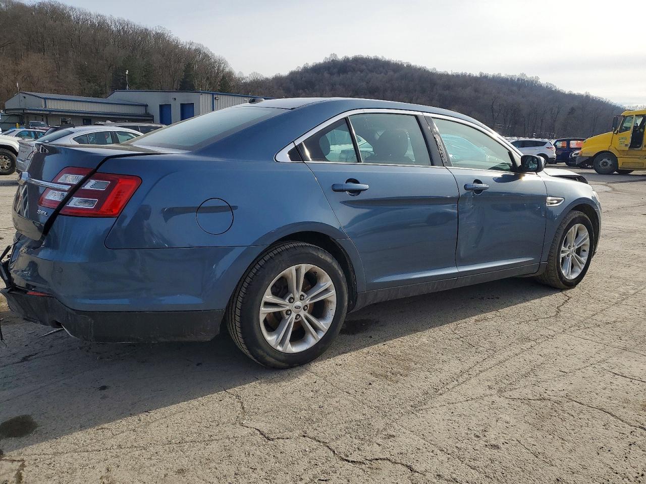 2019 FORD TAURUS SEL photo 5