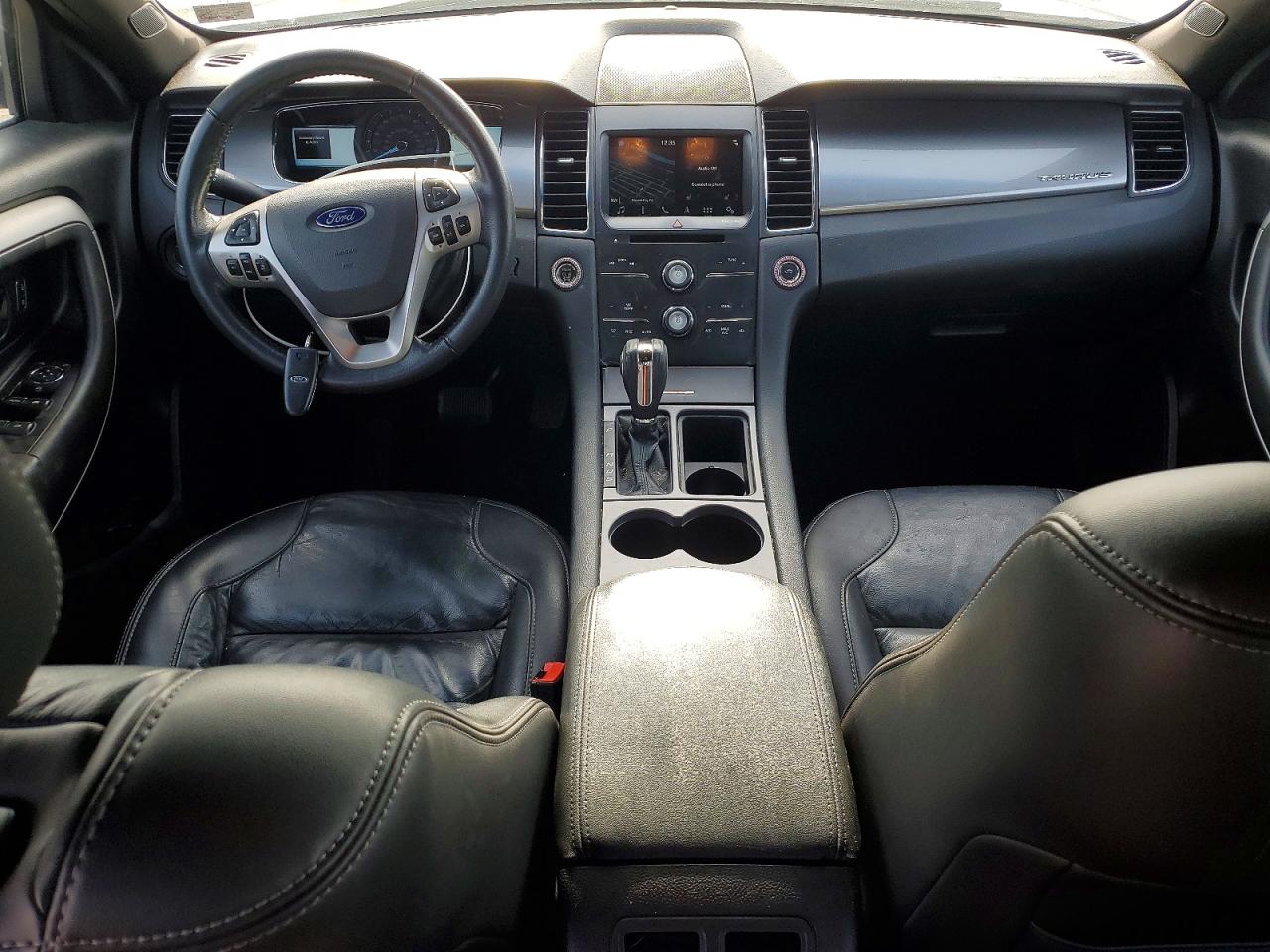 2019 FORD TAURUS SEL photo 15