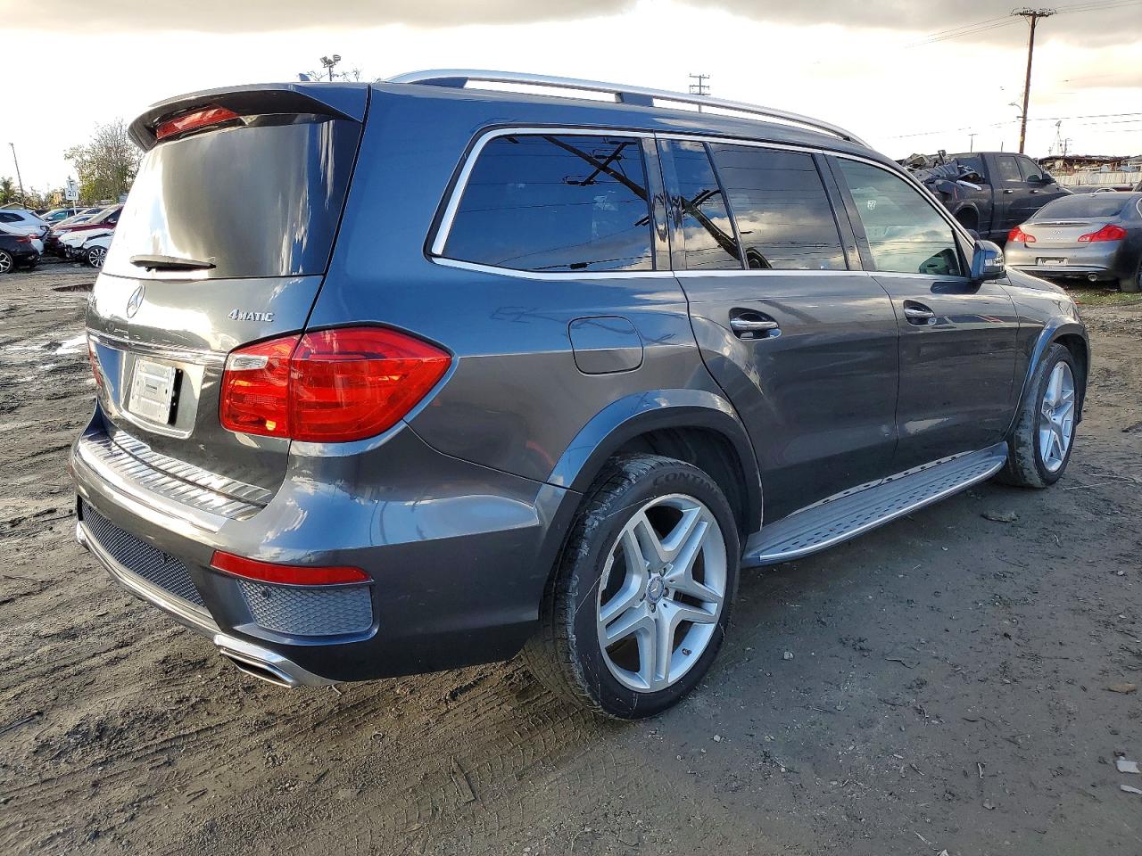 2015 MERCEDES-BENZ GL 550 4MATIC photo 3