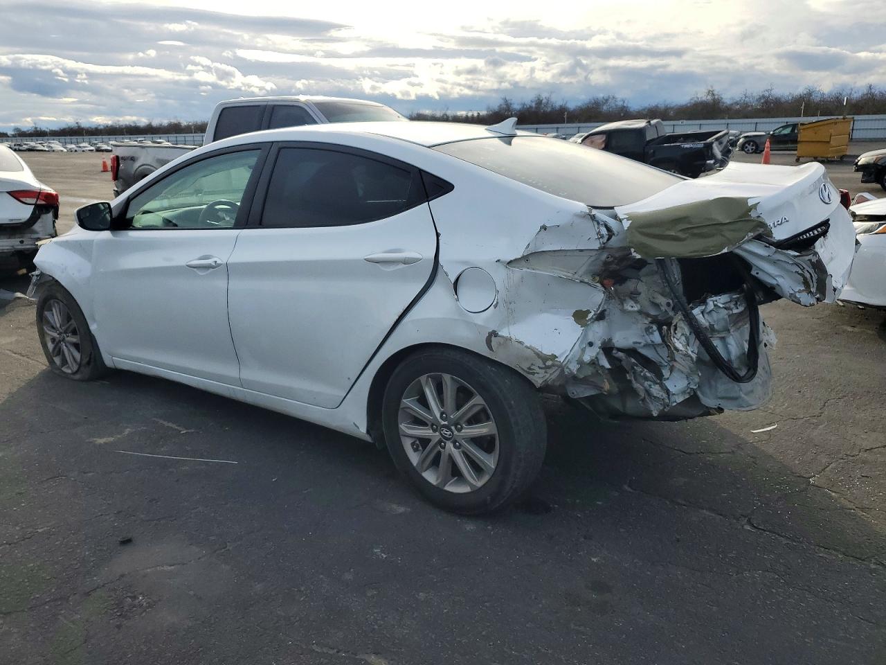 2015 HYUNDAI ELANTRA SE photo 2