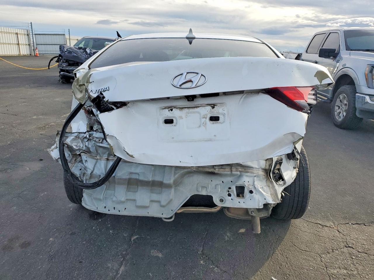 2015 HYUNDAI ELANTRA SE photo 6